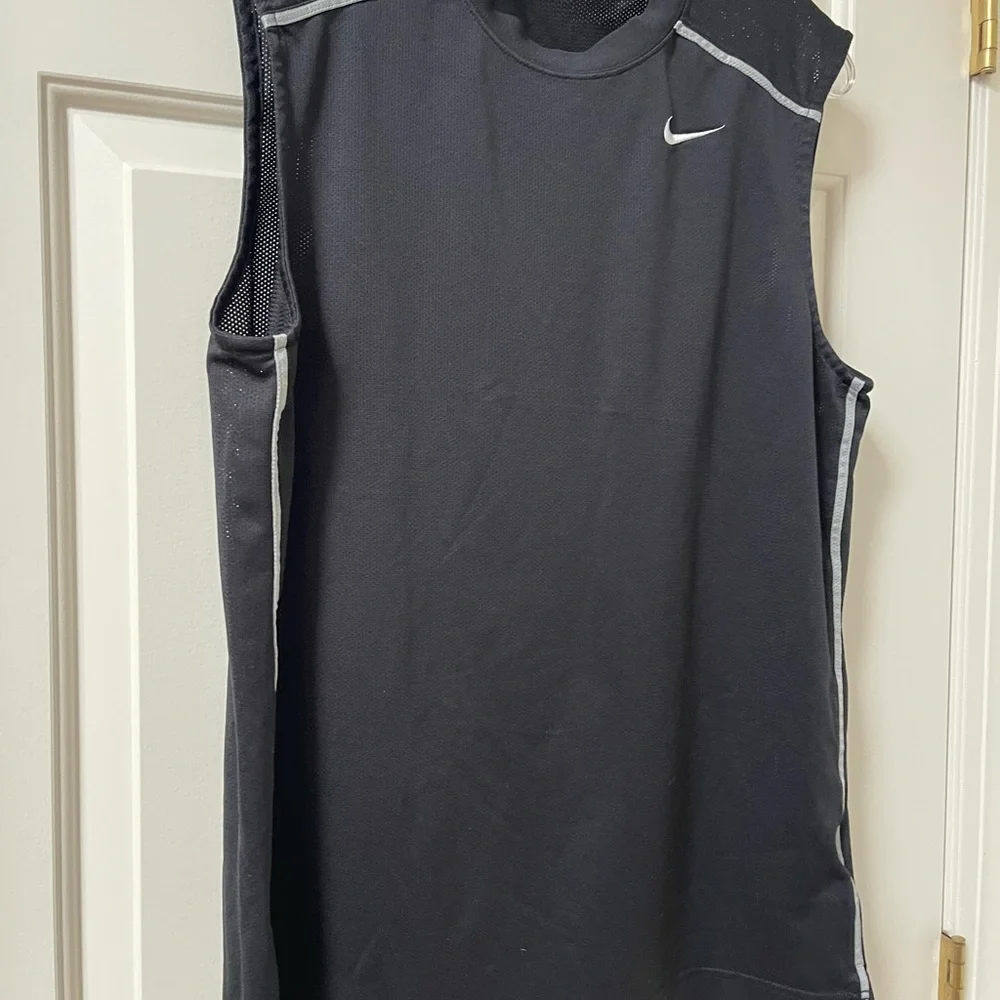 Nike FITDRY Sleeveless Athletic Men’s Top Size large